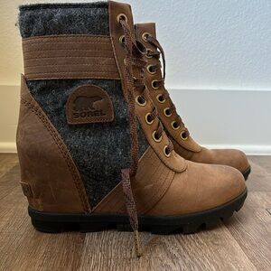 Sorel Wedge Boots Size 9